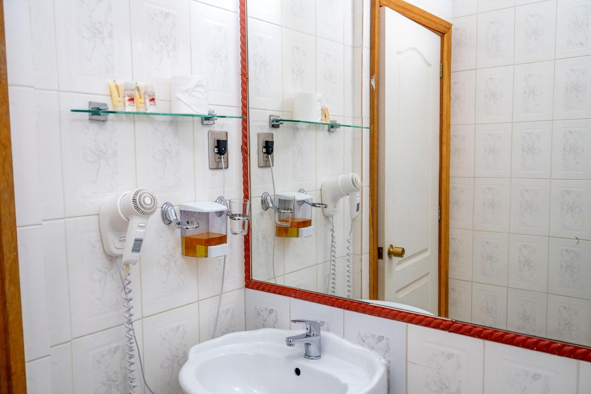 פואנטה ארנס Hotel Plaza מראה חיצוני תמונה